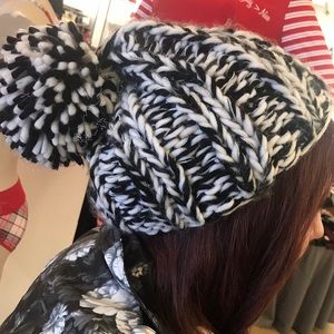 Cute black and white hat and fingerless gloves